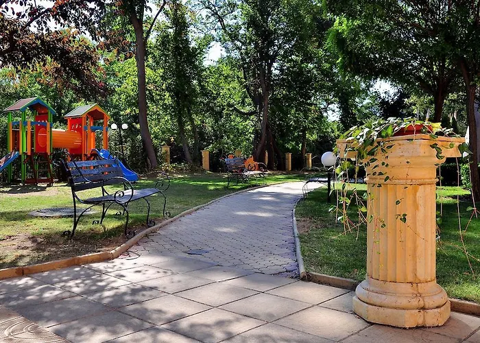 Апартхотел Paradise Park 3*