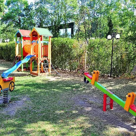 Paradise Park 3*