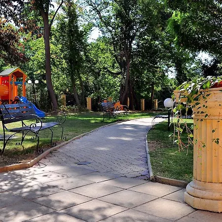 Апарт-отель Paradise Park 3*