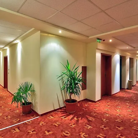 Paradise Park 公寓式酒店 3*