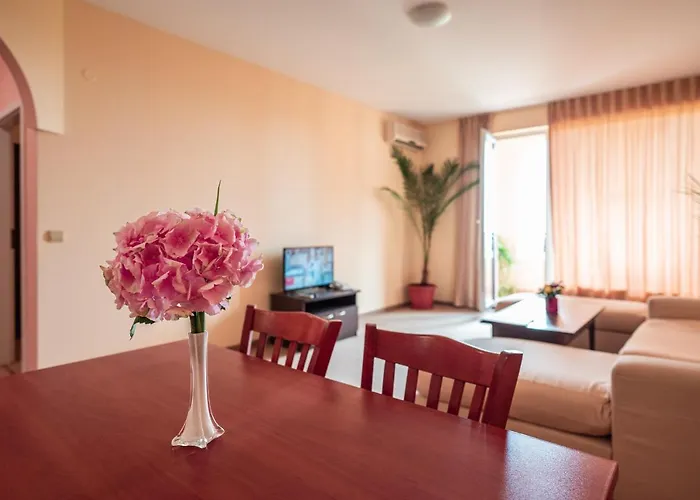 Paradise Park 3* Golden Sands